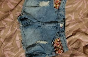 Harper high-waisted, shorts with Aztec embroidery